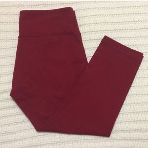Lululemon crops in red, like new!